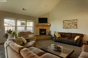 350 SE Hawthorne Ave, Dallas, OR 97338 - Photo 5