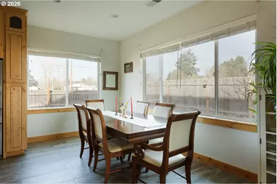 350 SE Hawthorne Ave, Dallas, OR 97338 - Photo 7