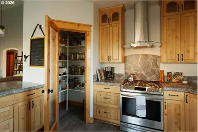 350 SE Hawthorne Ave, Dallas, OR 97338 - Photo 9