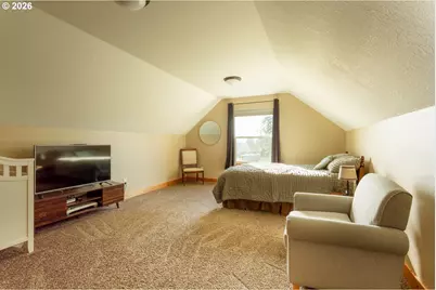 350 SE Hawthorne Ave, Dallas, OR 97338 - Photo 13