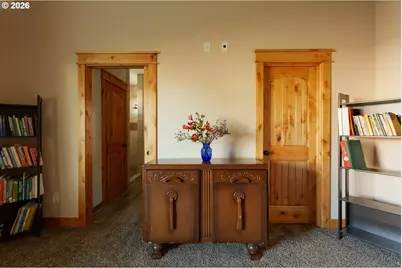 350 SE Hawthorne Ave, Dallas, OR 97338 - Photo 11