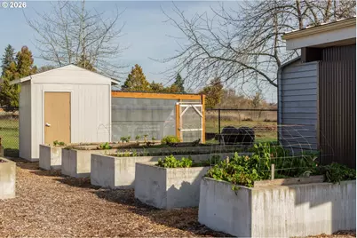 350 SE Hawthorne Ave, Dallas, OR 97338 - Photo 33