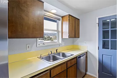 186 NE Sandy Ter, Myrtle Creek, OR 97457 - Photo 13