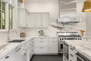 1948 SW Terrace Dr, Portland, OR 97201 - Photo 9