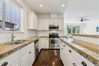 881 NE Wheelock Pl, Beaverton, OR 97006 - Photo 11