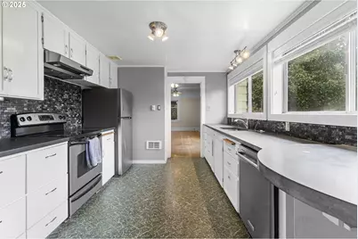 8227 N Woolsey Ave, Portland, OR 97203 - Photo 17