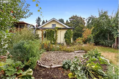 8227 N Woolsey Ave, Portland, OR 97203 - Photo 41