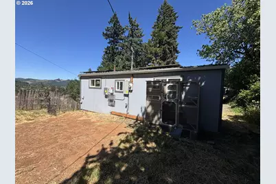 629 Charles St, Yoncalla, OR 97499 - Photo 11