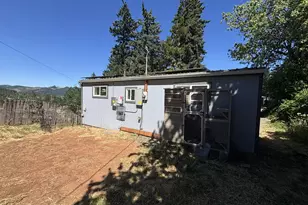 629 Charles St, Yoncalla, OR 97499 - Photo 11