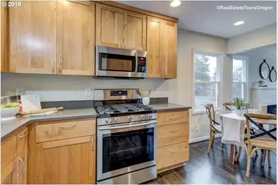 1235 SW Carson St, Portland, OR 97219 - Photo 11