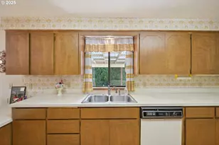 8050 SW 103rd Ave, Beaverton, OR 97008 - Photo 11