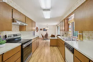 8050 SW 103rd Ave, Beaverton, OR 97008 - Photo 9