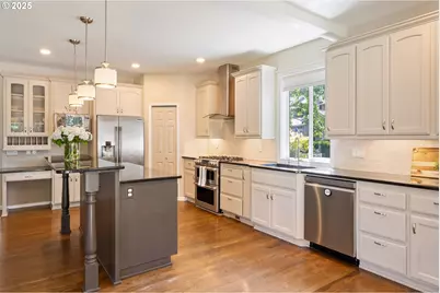 2525 NE Charlois Dr, Hillsboro, OR 97124 - Photo 13