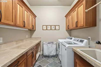 2834 Blacktail Dr, Eugene, OR 97405 - Photo 33