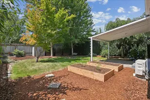 8567 N Burr Ave, Portland, OR 97203 - Photo 25