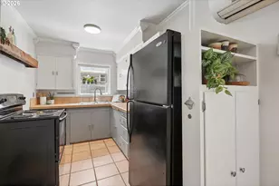 8567 N Burr Ave, Portland, OR 97203 - Photo 9
