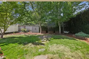 8567 N Burr Ave, Portland, OR 97203 - Photo 21