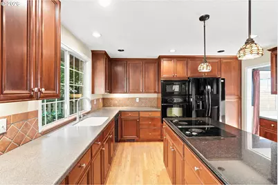 13075 Sierra Ct, Lake Oswego, OR 97035 - Photo 9