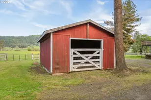 8160 Lookingglass Rd, Roseburg, OR 97471 - Photo 37