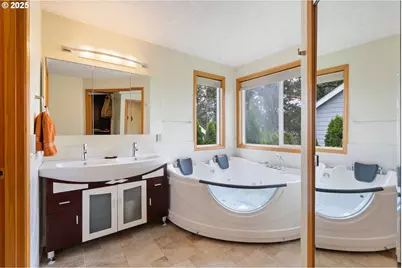 9358 SW Claridge Dr, Portland, OR 97223 - Photo 23