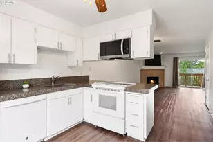 10900 SW 76th Pl, Tigard, OR 97223 - Photo 5