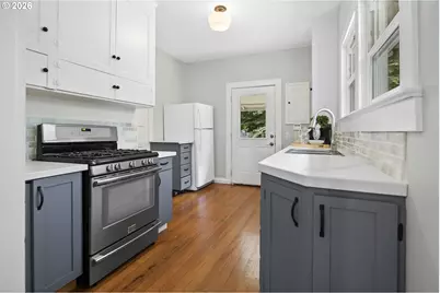 2446 NE 50th Ave, Portland, OR 97213 - Photo 9