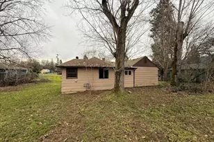 381 SE Gregory Dr, Winston, OR 97496 - Photo 5