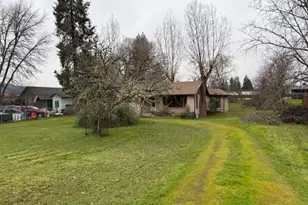 381 SE Gregory Dr, Winston, OR 97496 - Photo 1