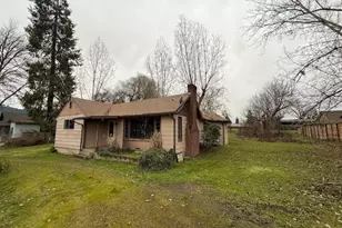 381 SE Gregory Dr, Winston, OR 97496 - Photo 3