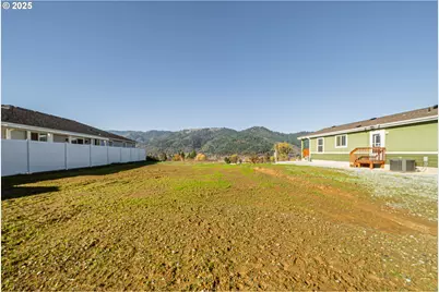 411 Clark St, Myrtle Creek, OR 97457 - Photo 7