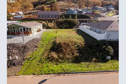 411 Clark St, Myrtle Creek, OR 97457 - Photo 11