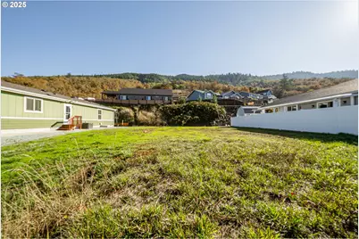 411 Clark St, Myrtle Creek, OR 97457 - Photo 9