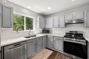1410 NE Dekum St, Portland, OR 97211 - Photo 9
