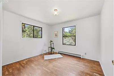 130 W 35th Pl, Eugene, OR 97405 - Photo 11