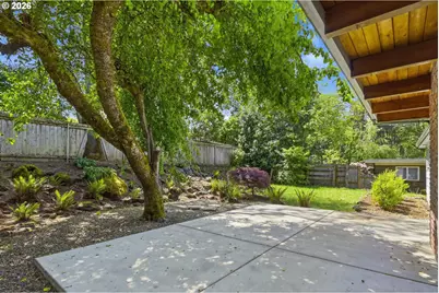 130 W 35th Pl, Eugene, OR 97405 - Photo 35