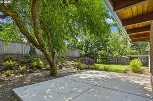 130 W 35th Pl, Eugene, OR 97405 - Photo 35