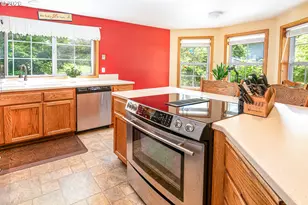 586 S 68th Pl, Springfield, OR 97478 - Photo 9