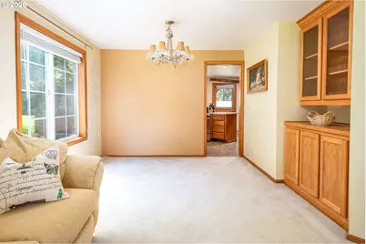 586 S 68th Pl, Springfield, OR 97478 - Photo 7