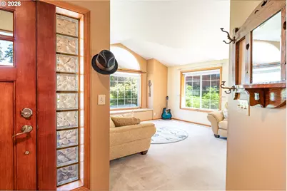 586 S 68th Pl, Springfield, OR 97478 - Photo 3