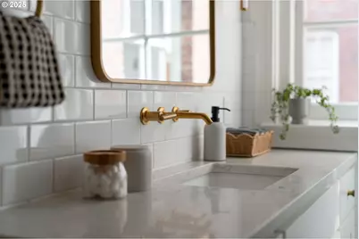 410 NW 18th Ave #103, Portland, OR 97209 - Photo 27