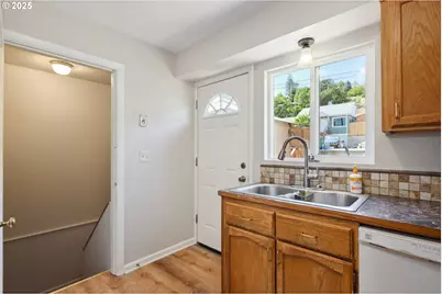 722 E 14th St, The Dalles, OR 97058 - Photo 13