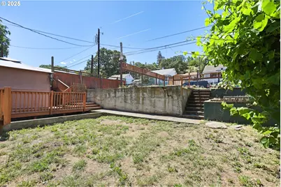 722 E 14th St, The Dalles, OR 97058 - Photo 37