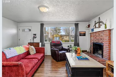 1240 Hood St, Albany, OR 97322 - Photo 7