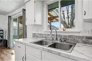 1240 Hood St, Albany, OR 97322 - Photo 11