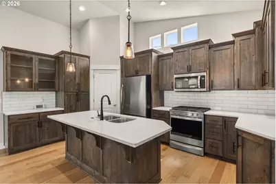 445 Hunsaker Ln, Eugene, OR 97404 - Photo 13