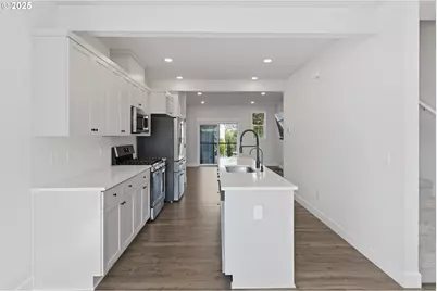 17025 SW Friendly Ln, Beaverton, OR 97007 - Photo 9