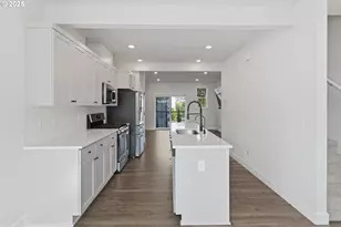 17025 SW Friendly Ln, Beaverton, OR 97007 - Photo 9