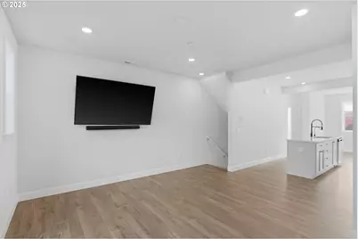 17025 SW Friendly Ln, Beaverton, OR 97007 - Photo 11