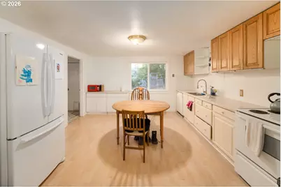 2324 Dubens Ln, Springfield, OR 97477 - Photo 9