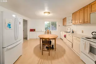 2324 Dubens Ln, Springfield, OR 97477 - Photo 9